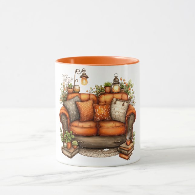 Kaffeetasse mit warmen Tönen von Sofa und Blumen (Zentrum)