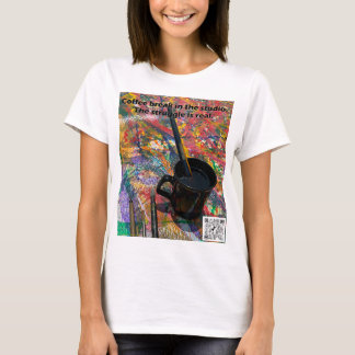 Kaffeezeit im Studio T-Shirt