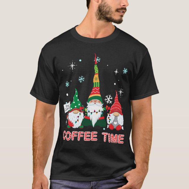 Kaffeezeiten mit drei Gnomen frohe Weihnachtscos T-Shirt (Vorderseite)