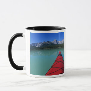 Kajak auf dem Waterfowl Lake unterhalb Howse Peak Tasse