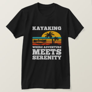 Kajak, wo Abenteuer und Ruhe aufeinander treffen T-Shirt
