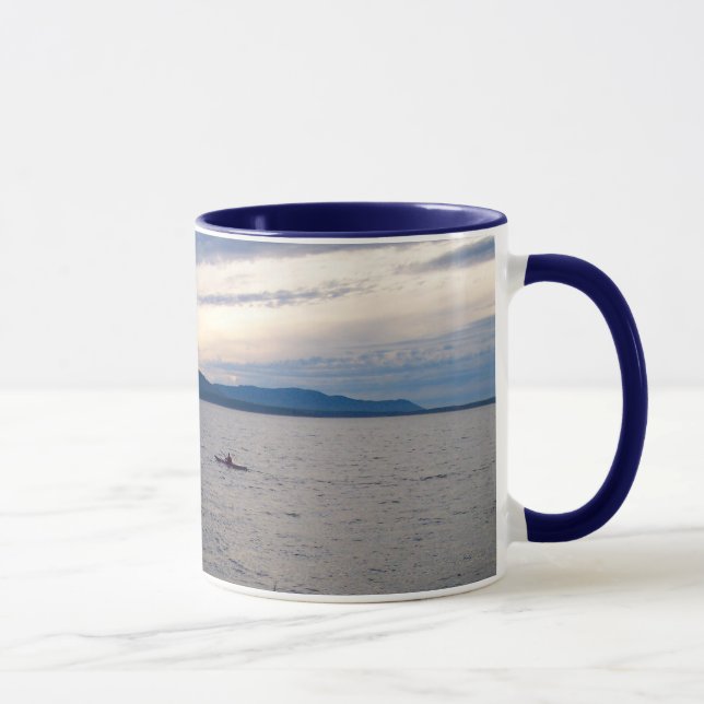 KAJAKS AUF BELLINGHAM BUCHT TASSE (Rechts)
