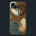 Kakao-Muschel Case-Mate iPhone Hülle<br><div class="desc">Erhalten Sie dieses einzigartige stonewashed rote und blaue Tritonshorn Seashellbild auf Ihrem folgenden Produkt. Dieses fantastische,  Kakaohintergrund diese zwei einzigartigen Seashells. Nehmen Sie den Strand mit Ihnen,  überall,  das Sie gehen.</div>