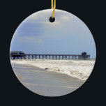Kakao-Strand-Pier Keramik Ornament<br><div class="desc">Der historische Pier im Kakao-Strand,  Florida.</div>