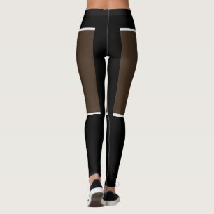 Kakao und schwarze Leggings
