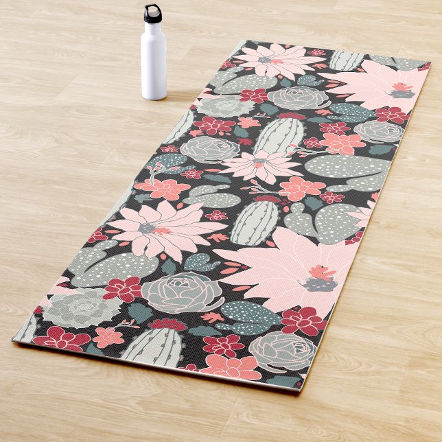 Kakteen Sukkulente Pflanze Rosa Minzbraun Yogamatte (Cactus Succulent Plants Pink Mint Brown Yoga Mat from Jenn's Emporium. )