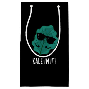 Kale in It Funny Veggie Kale Pun Dark BG Kleine Geschenktüte