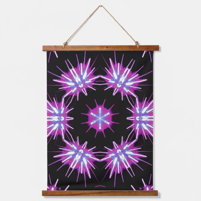 Kaleido Starburst – Purple Pattern Tapestry Wandteppich Mit Holzrahmen (Vorderseite)