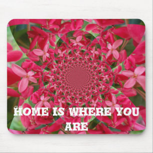 Kaleidoskop der Krimson: Blume der Blutmilch Mousepad