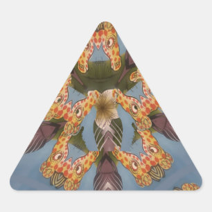 Kaleidoskop-Giraffen-Mandala: Abstrakte Safari-Kun Dreieckiger Aufkleber