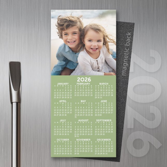 Kalender 1 FotoCollage - Kann die Seite grün bearb Magnetkarte (2026 Calendar Magnet for the Fridge or Home Office - Add a Photo for a Personal Touch)