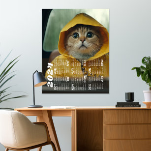 Kalender 2024 mit niedlicher Katze in gelber Aufma Poster
