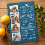 Kalender mit 4 Foto Collage Blue Geschirrtuch<br><div class="desc">Eine 4-Foto-Collage mit einem Kalender. Ein lustiger Gegenstand für das neue Jahr. Fügen Sie diesem Design 4 quadratische Fotos hinzu. Mit etwas Arbeit können Sie die Hintergrundfarbe und die Kalenderfarbe ändern, wenn Sie auf die Option Anpassen klicken und verschiedene Farben auswählen. Ein sehr nützliches Element in der Küche. Dieses Handtuch...</div>