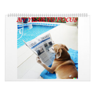 Kalender mit verschiedenen Bildern von Hunden lese