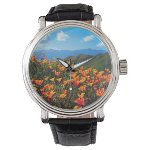 Kalifornische Mohnblumen bedecken einen Hügel Armbanduhr
