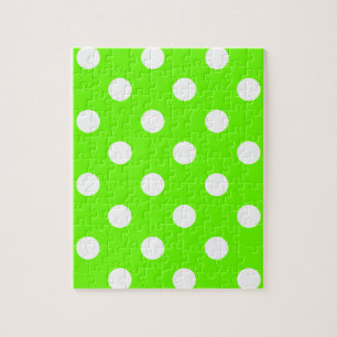 Kalkgrüne Polka punktet Nageldesign für die Feder Puzzle