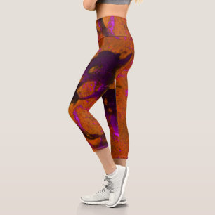 Kalkstein Abstrakt in Purpur und Burnt Orange Capri Leggings