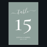 Kalligrafie Script Sage Green Double Sided Wedding Tischnummer<br><div class="desc">Elegante Kalligrafie Script Sage Green Wedding Tischnummern Doppelseitig mit benutzerdefinierten personalisiert. Helfen Sie Ihren Gästen mit diesen schlichten, doppelseitigen Tischnummer-Karten, den Sie ganz einfach finden können. Einfaches Hinzufügen von Zahlen, Namen und Datum! Enthält ein hübsches Schriftskript für die Kalligrafie "Table". Ideal für minimalistische, elegante und moderne Hochzeiten.</div>
