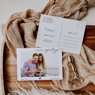 Kalligrafie Wir erwarten die Ankündigung von Baby Postkarte