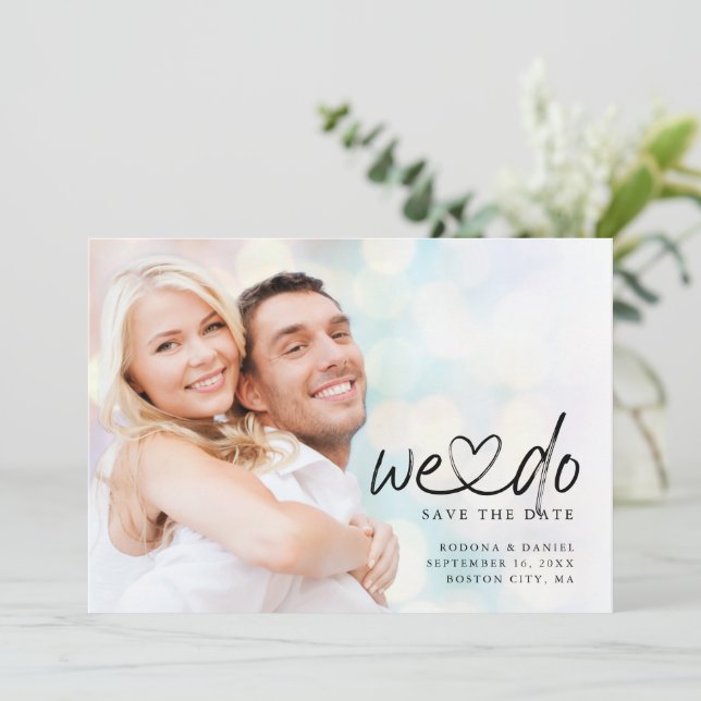 Kalligrafie Wir machen Foto QR-Code für vernetztes Save The Date (Stehend Vorderseite)