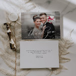 Kalligraphie-Skript doppelseitiges Hochzeitssticht Dankeskarte<br><div class="desc">Ein doppelseitiges Dankeschön mit einem wunderbaren Bild der neuen Weds und einem eleganten Rahmen. Fügen Sie eine persönliche Danksagung und Ihr eigenes Foto Hochzeit.</div>