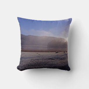 Kalter Wintermorgen Esthwai Water England Kissen