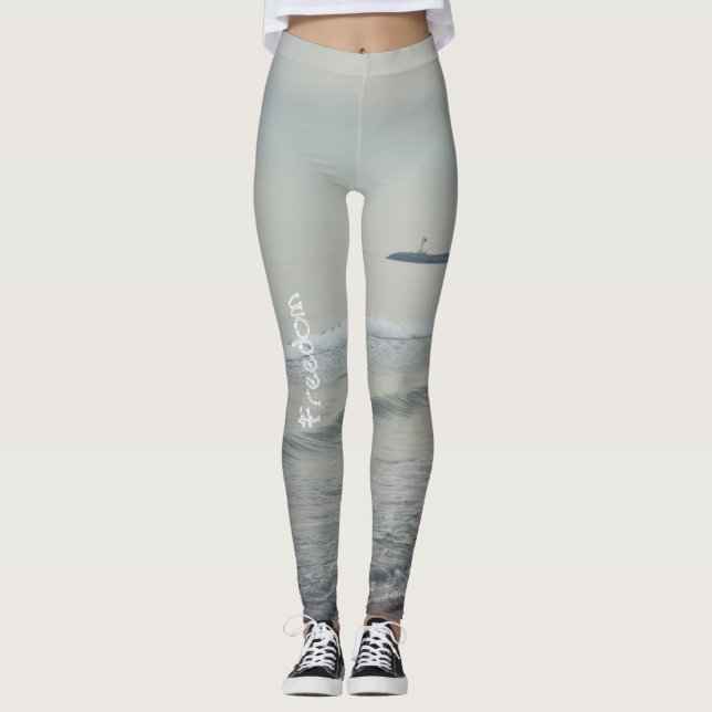 Kaltes ruhiges Meer an einem Wintertag Leggings (Vorderseite)