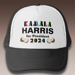 Kamala Coconut Trucker Hat Truckerkappe<br><div class="desc">Stehen Sie auf und sprechen Sie mit diesem Lastwagen,  der Kamala Harris Kampagne für den Präsidenten unterstützt. Farbenfrohe Stilstiftschrift und Kokosgrafik. Ihre Auswahl an Farbstilen</div>