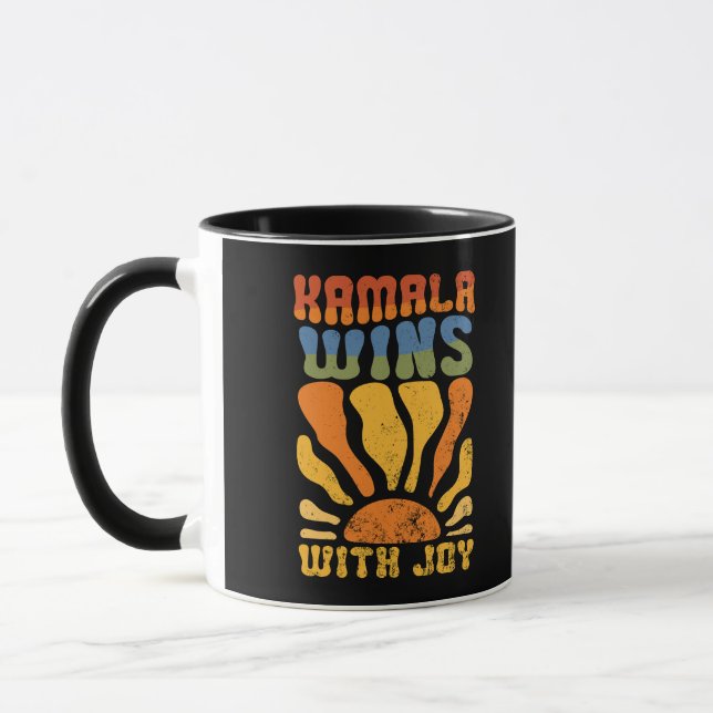Kamala gewinnt mit Joy Retro Boho Harris Walz Tasse (Links)