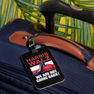 Kamala Harris Absätze treten auf roten MAGA-Hut   Gepäckanhänger
