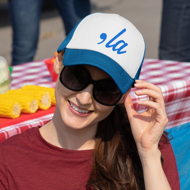 Kamala Harris Comma La Election 2024 Truckerkappe (Kamala Harris Comma La Election 2024 Trucker Hat)