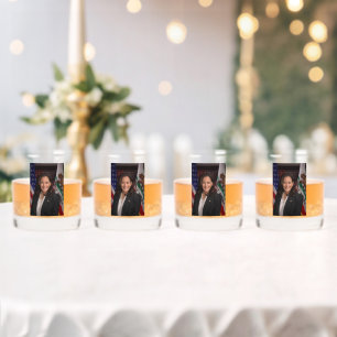 Kamala Harris Kandidat für das Amt des Präsidenten Whiskyglas
