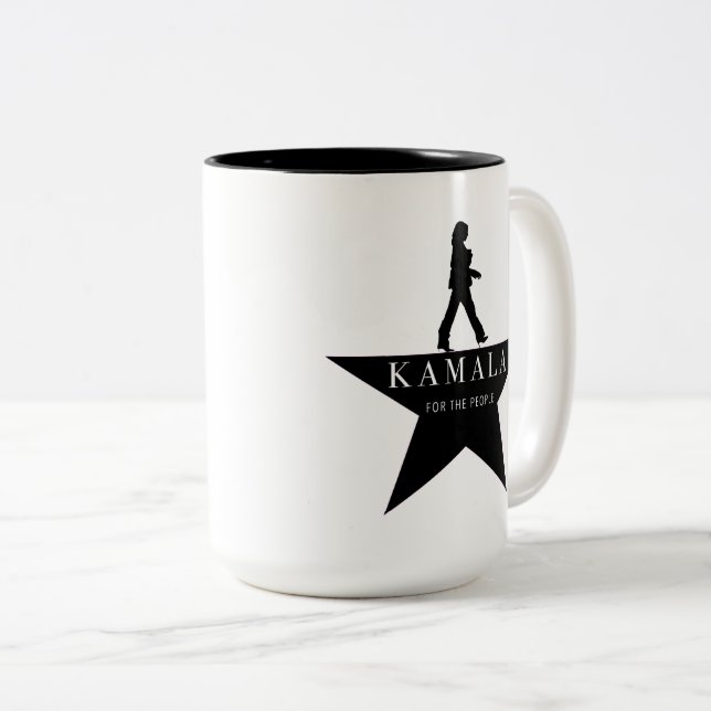 Kamala Harris Shot 15 oz Tasse (VorderseiteRechts)