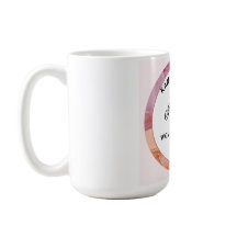 Kamala Harris Tasse. Weiße und hellrosa Farben.