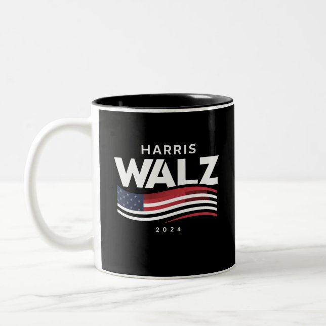 Kamala Harris Tim Walz Waltz Wahl 2024 Zweifarbige Tasse (Links)