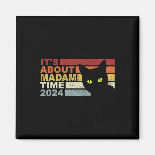 Kamala Harris W Cat 2024 Es geht um "Mrs Time Pre" Magnet