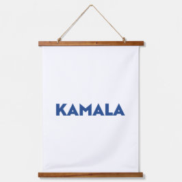 Kamala minimalistische moderne Typografie blau wei Wandteppich Mit Holzrahmen