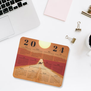 Kamel durchquert Wüste bei Sonnenuntergang 2024 Ja Mousepad