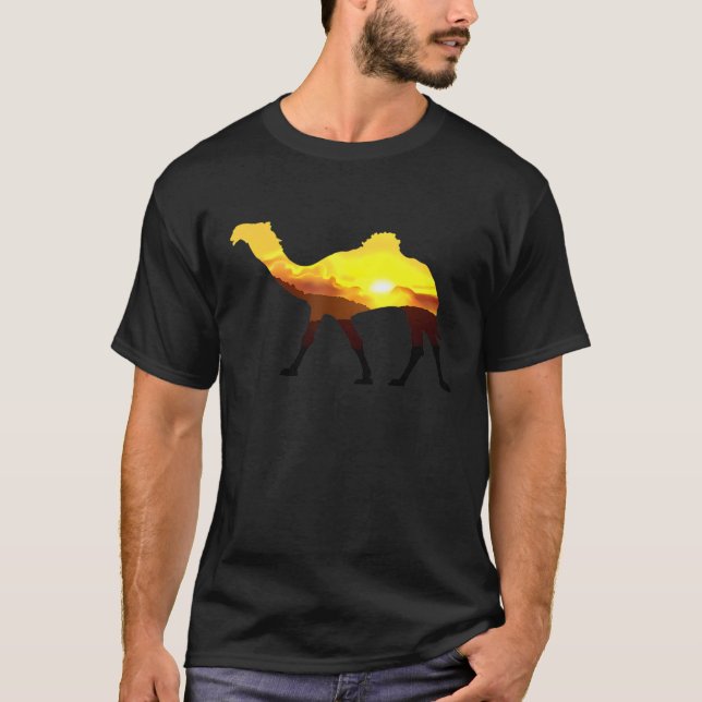 Kamel schlendert in die Wüste T-Shirt (Vorderseite)