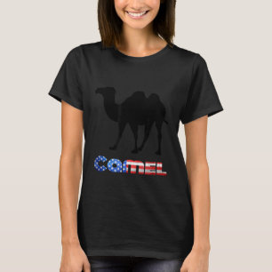 Kamel unter amerikanischer Flagge T-Shirt