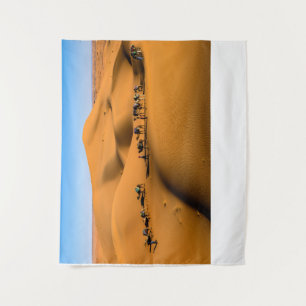 Kamele in der Wüste unter blauem Himmel Wandteppich