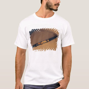 Kamelkarawane auf der Wüste, Dunhuang, Gansu T-Shirt
