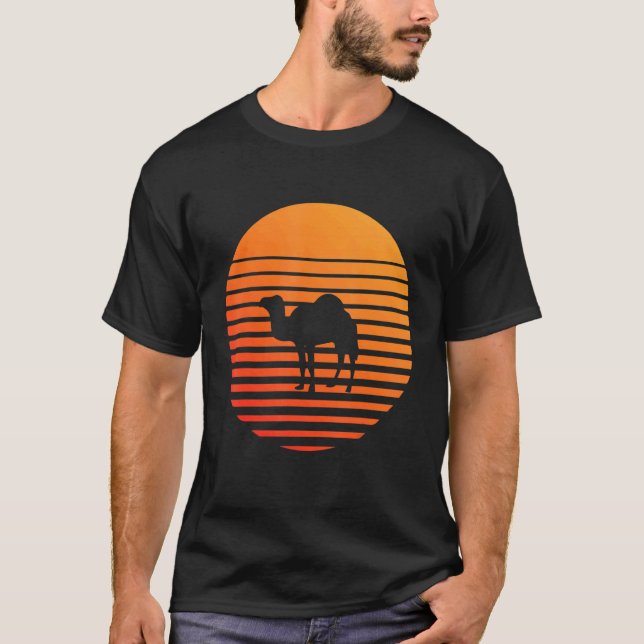 Kamelschattenschatten-Silhouette vor einer Sonne T-Shirt (Vorderseite)