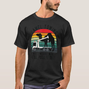 Kamelschleppen, wenn es eng eingekeilt ist, ziehen T-Shirt