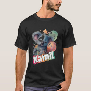 Kamil - Niedlicher Name des Jungen mit Niedlichem  T-Shirt