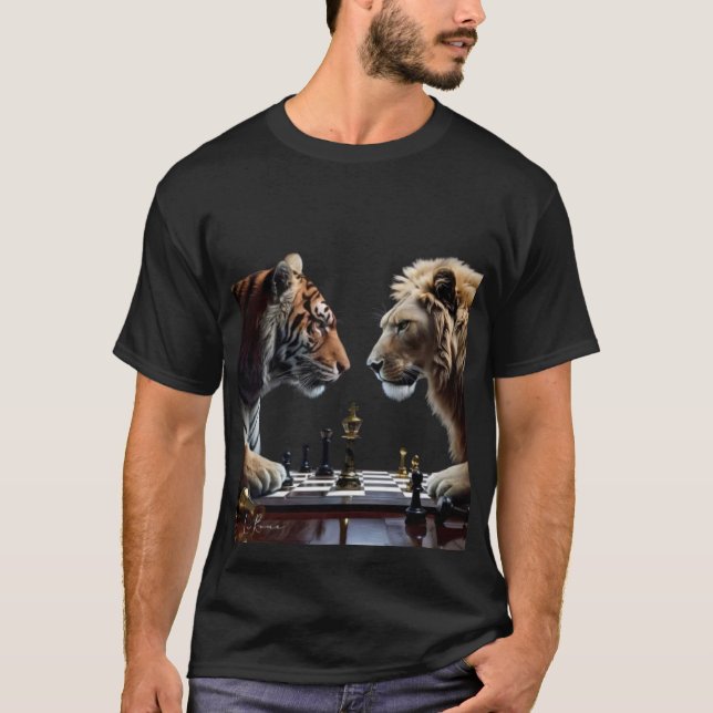Kampf der Könige: Tiger vs Löwe Schachduell" T-Shirt (Vorderseite)