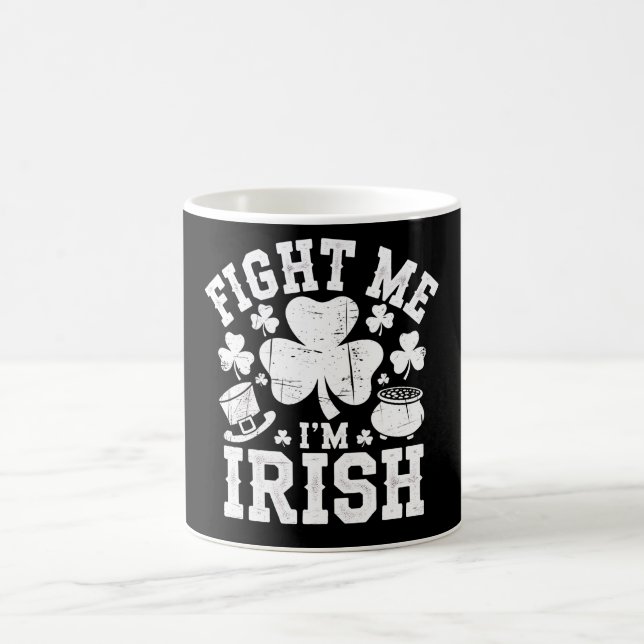 Kampf Me Ich bin irisches Funny St Patrick's Day K Kaffeetasse (Mittel)