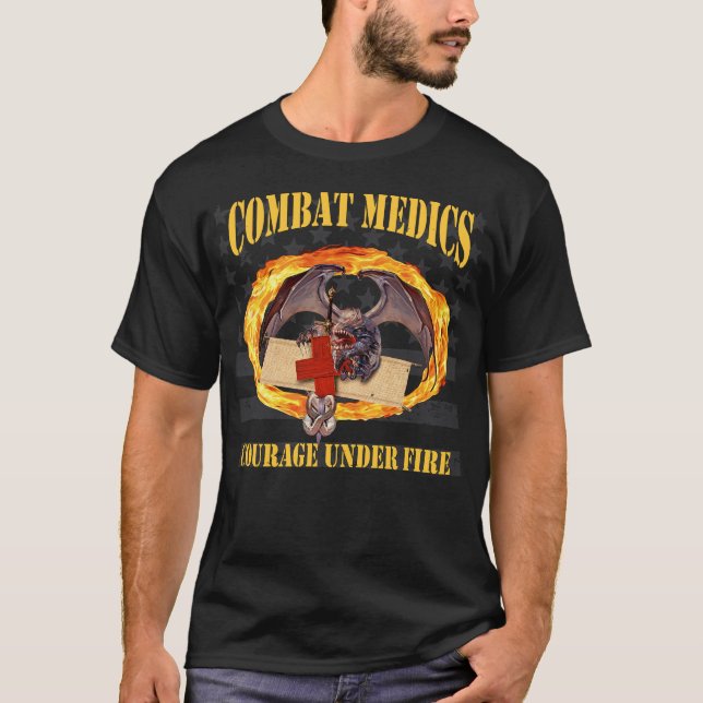Kampf-Mediziner-Mut unter Feuer-Drache-T - Shirt (Vorderseite)