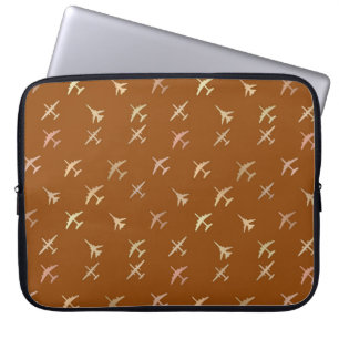 Kämpfe Flugzeug auf dunkler Bronze Laptopschutzhülle