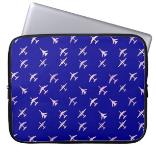 Kämpfende Flugzeug auf marineblau Laptopschutzhülle